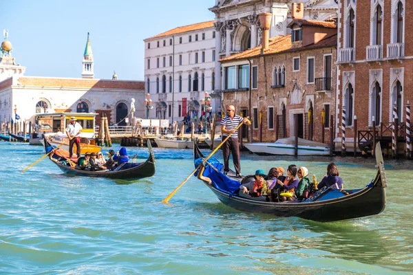 Gondoly na Canal Grande v Benátkách — Stock fotografie