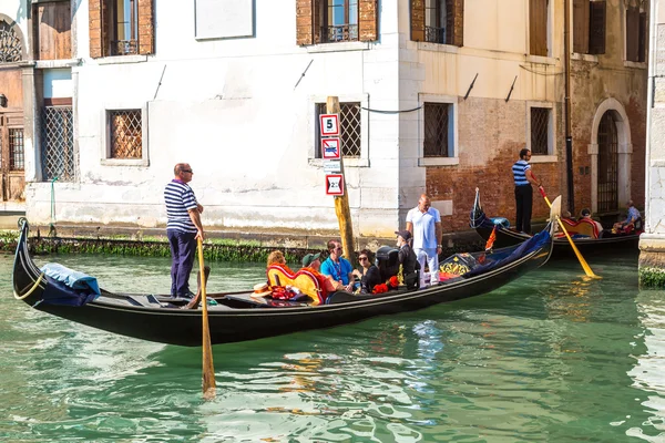 A Canal Grande a velencei gondolák — Stock Fotó