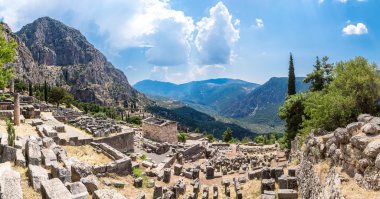 Delphi Atinalı hazine