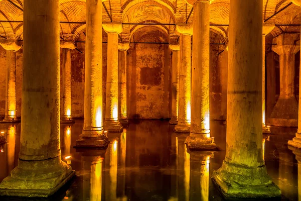 Interiér baziliky cistern — Stock fotografie