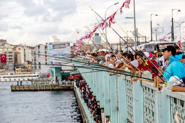 加拉塔大桥上渔民 — 图库照片
