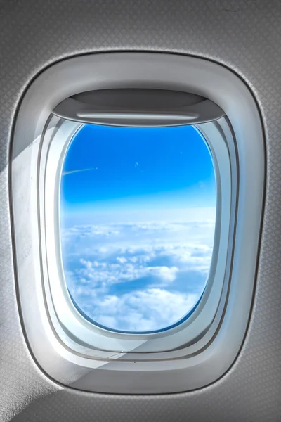 Vista a través de la ventana del avión — Foto de Stock