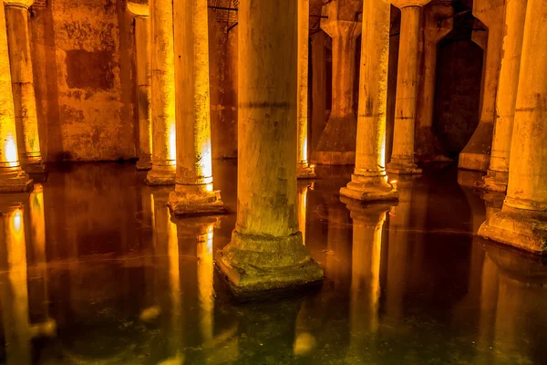 Interiér baziliky cistern — Stock fotografie