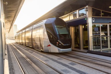 Dubai'de yeni modern tramvay