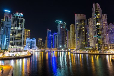 Gece Dubai Marina 'sı