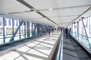 Dubai metro otomatik merdiven