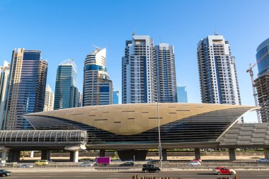 Dubai metro yaz gün