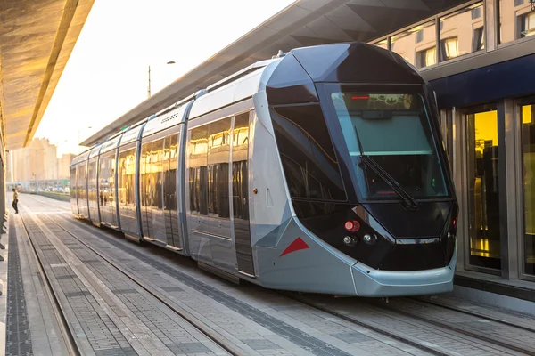 Dubai'de yeni modern tramvay