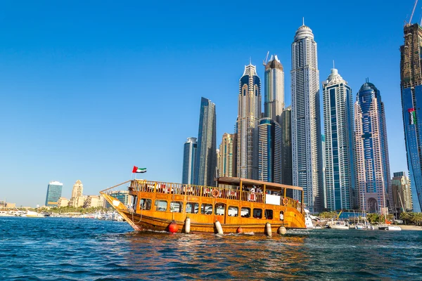 Dubai marina in zomerdag — Stockfoto