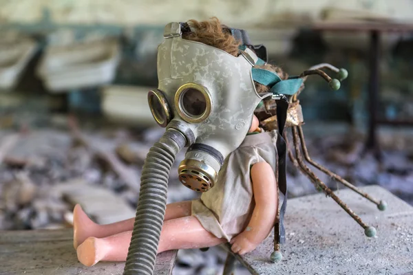 Muñeca espeluznante en Pripyat, Chernobyl — Foto de Stock