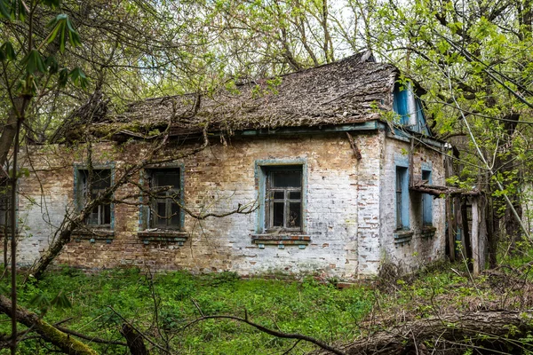 Opuštěná vesnice v Černobylu — Stock fotografie