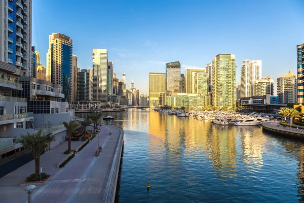 Dubai Marina an einem Sommertag — Stockfoto