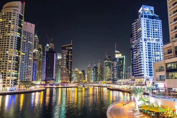 Dubai Marina in einer Sommernacht, — Stockfoto