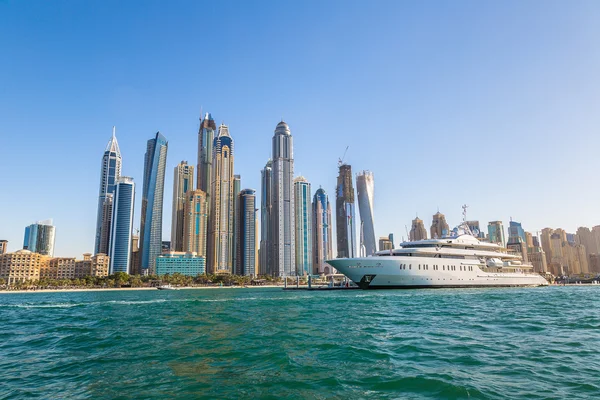 Dubai Marina an einem Sommertag — Stockfoto