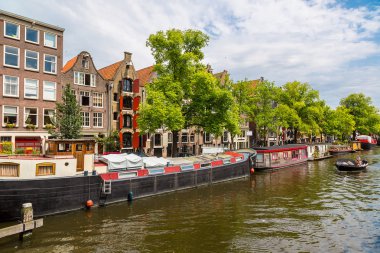 Kanal ve Amsterdam'da Köprüsü