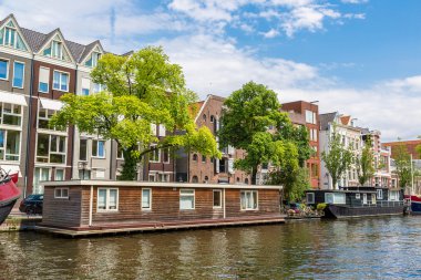 Kanal ve Amsterdam'da Köprüsü