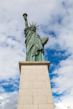 Ummer gün Özgürlük heykeli