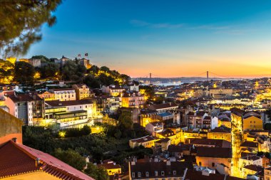 Gece Lizbon havadan görünümü,