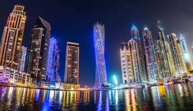 Bir yaz gecesi downtown Dubai'de,