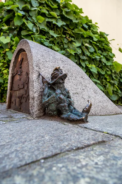 Sculptuur van gnome in Wroclaw, — Stockfoto