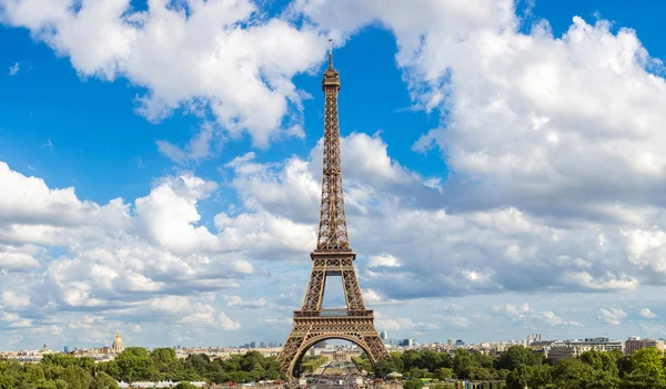 Panoramatický výhled na Eiffelovu věž v Paříži — Stock fotografie