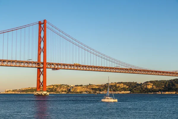 Eisenbahnbrücke in Lissabon, Portugal. — Stockfoto