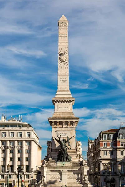 Obelisco en Lisboa en un día de verano — Foto de Stock