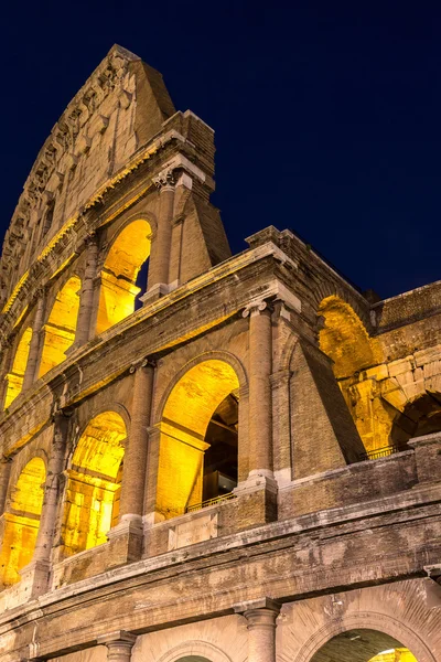 Coliseo en roma, italia — Foto de Stock