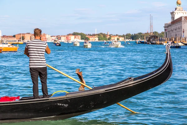 Gondel auf canal grande in venedig — Stockfoto