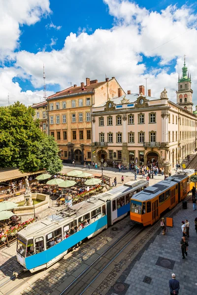 Vieux tram est dans le centre historique de Lviv . — Photo