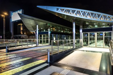 Dubai'de yeni modern tramvay istasyonu