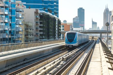 dubai metro demiryolu