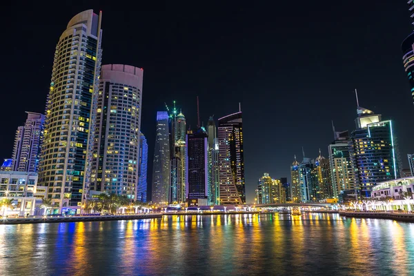Dubai Marina à noite — Fotografia de Stock