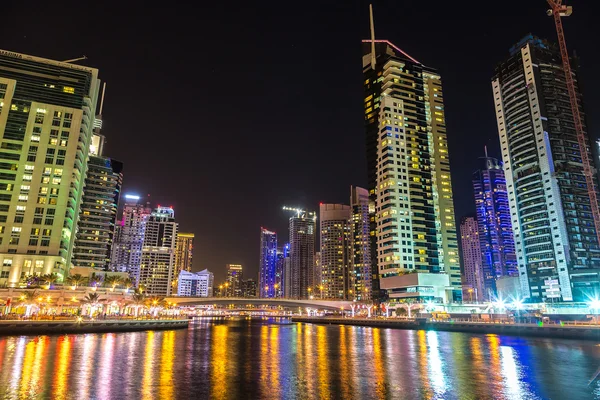 Dubai Marina à noite — Fotografia de Stock