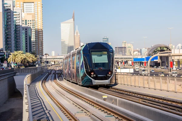 Novo bonde moderno em Dubai, Emirados Árabes Unidos — Fotografia de Stock