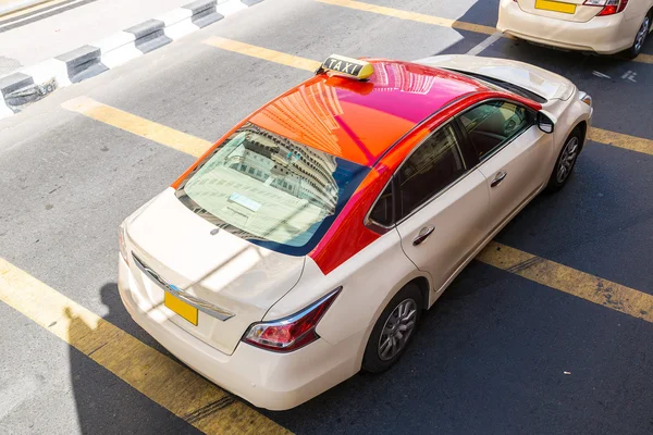 Modernes Taxi in Dubai — Stockfoto