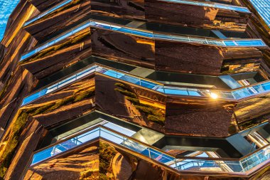 NEW YORK CITY, ABD - 29 Mart 2020: The Vessel at Hudson Yards Staircase, New York, ABD