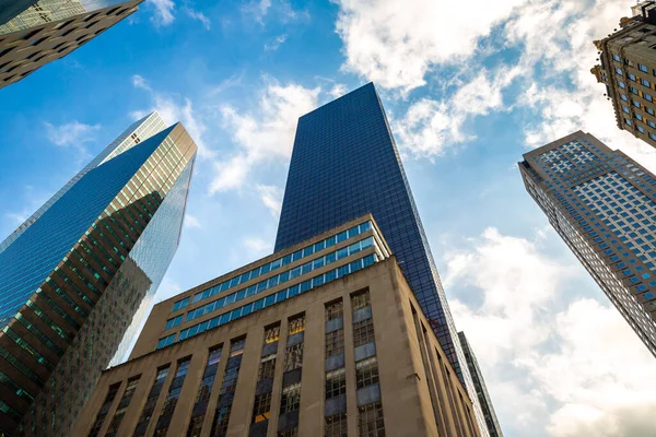 Nova York City, Eua - 15 De Março De 2020: Logotipo Da Apple Store