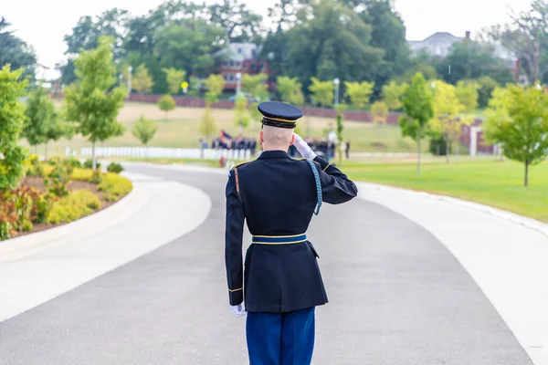 Washington Usa March 2020 Soldier Giving Salute Military Burial Ceremony — Stock Photo, Image