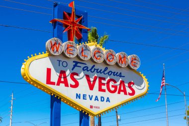 LAS VEGAS, ABD - 29 Mart 2020 Las Vegas 'ın güneşli bir gününde Las Vegas' a hoş geldiniz.