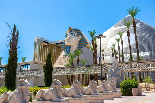 Лас-Вегас, США-березень, 29, 2020: Готель Luxor і казино в Лас-Вегасі, штат Невада, США