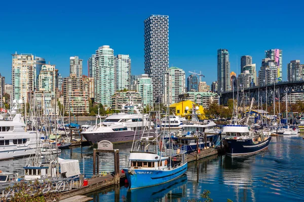 Vancouver Canada April 2020 Granville Bridge Landscape False Creek Sunny — 图库照片