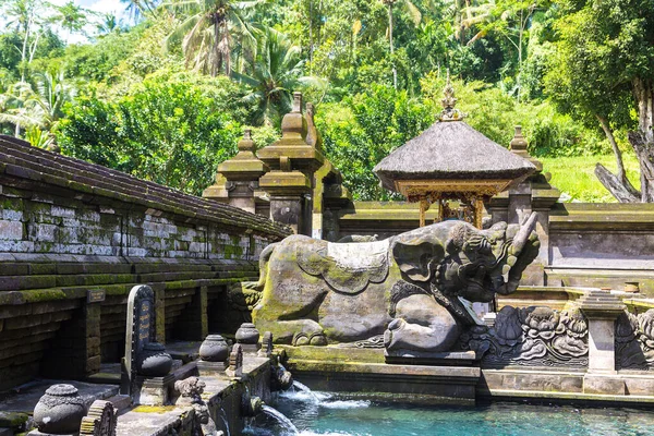 Basen Święconej Wody Świątyni Pura Tirta Empul Bali Indonezja — Zdjęcie stockowe