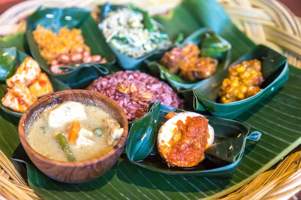 Indonezyjski Tradycyjny Lokalny Posiłek Spożywczy Bali Indonezja — Zdjęcie stockowe