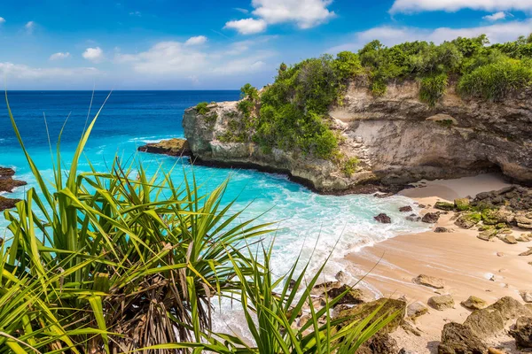 Błękitna Laguna Wyspie Nusa Ceningan Słoneczny Dzień Bali Indonezja — Zdjęcie stockowe