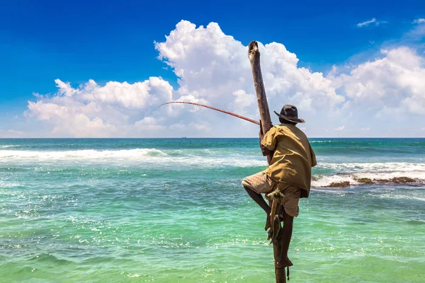 Pescador Local Pescando Manera Tradicional Playa Sri Lanka — Foto de Stock