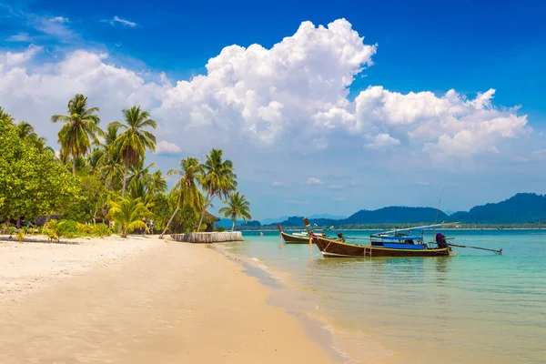 タイのコ ムック島にあるトロピカルビーチ — ストック写真