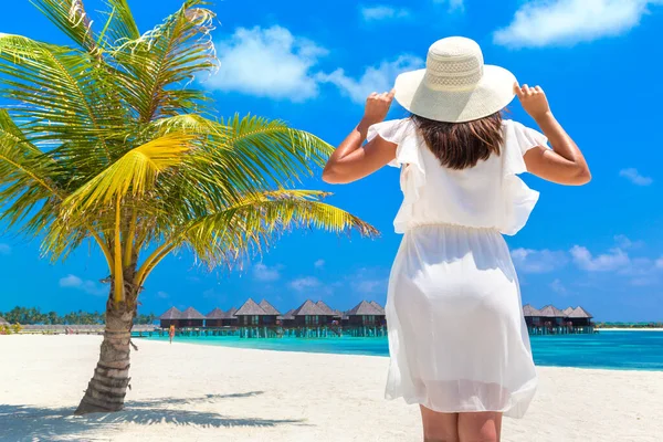 Sexy Beautiful Woman Standing Palm Tree Luxury Tropical Beach Resort — Stock Photo, Image