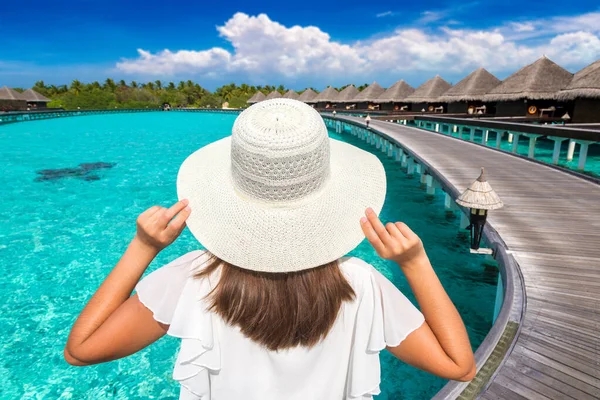 Beautiful Young Woman Front Water Luxury Villas Standing Tropical Beach — Stock Photo, Image