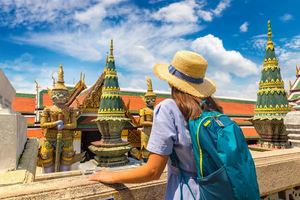Podróżująca Kobieta Demon Guardian Wat Phra Kaew Świątynia Szmaragdowej Buddy — Zdjęcie stockowe